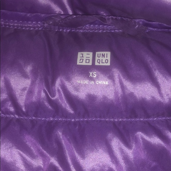 A thin but warm Uniqlo coat - Picture 2 of 3